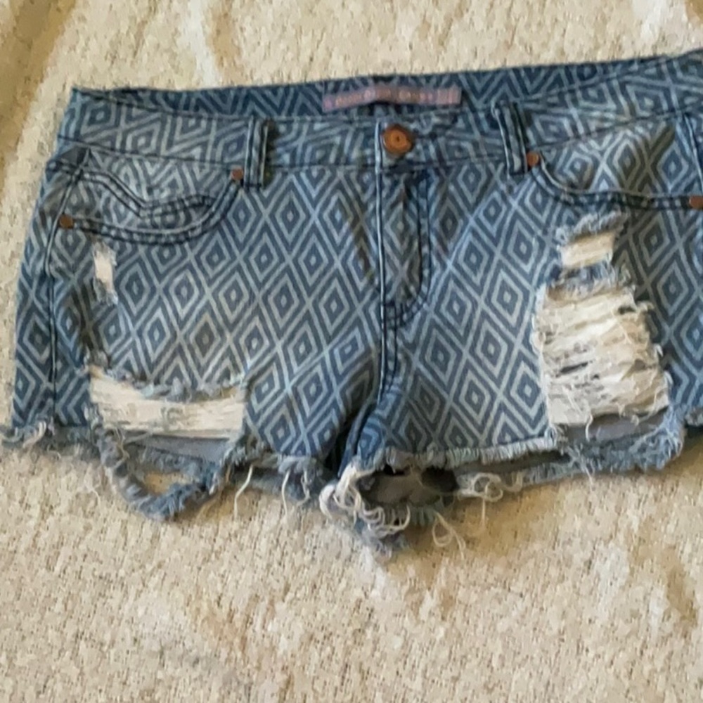 Patterned denim shorts